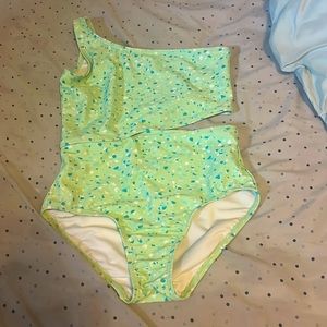 Kids size 10-12 bathing suit!!!